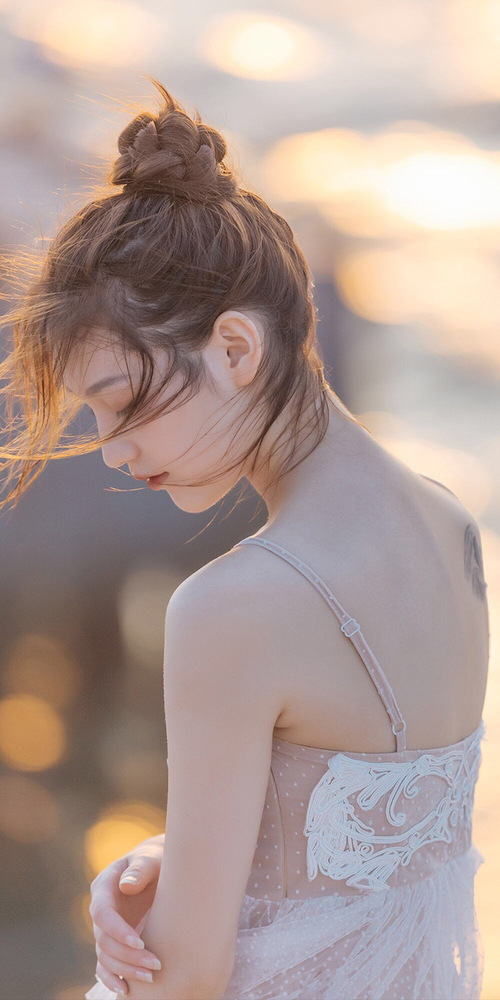 比赛中球员如何快速适应对手节奏，简要说明比赛中如何打球